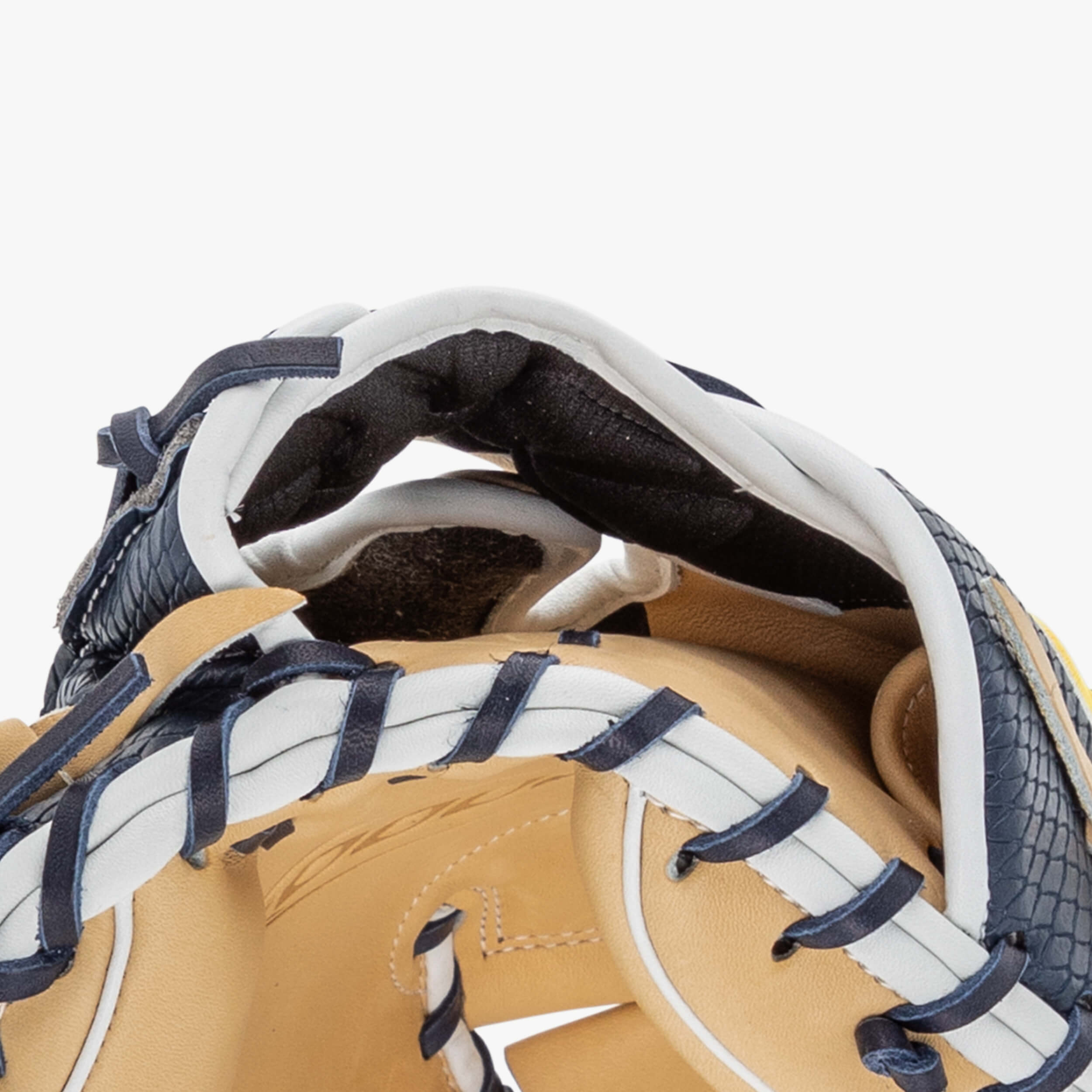 Wilson A2000 SuperSkin 2034 WBW10253134 34" Baseball Catcher's Mitt